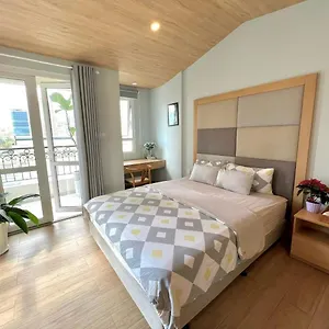  Bed & Breakfast 7